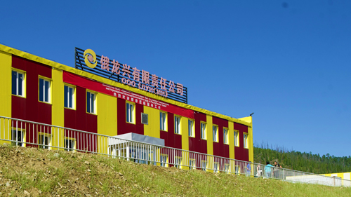 图瓦代理首脑盛赞紫金龙兴为当地发展所作贡献