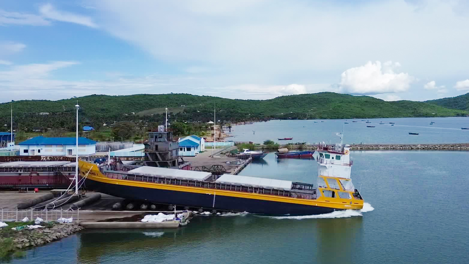 “金航1号”非洲下水 乐鱼官方网站-乐鱼leyu(中国)打通自营跨境水运大通道